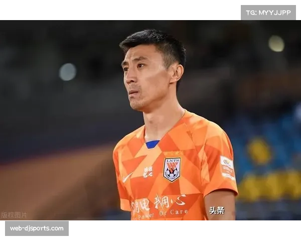 【2026年4月中超联赛·人物·特写老将郑铮顶级联赛出场600次纪念赛,获俱乐部颁发纪念奖杯 【2026年4月中超联赛·人物·特写老将郑铮顶级联赛出场600次纪念赛,获俱乐部颁发纪念奖杯